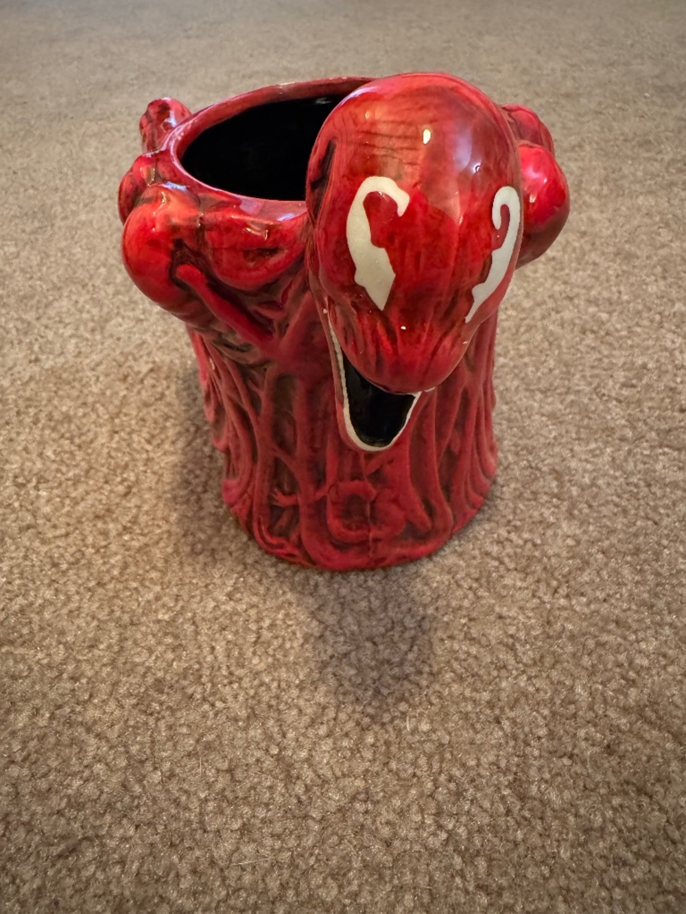 Carnage double-handled spouted mug
